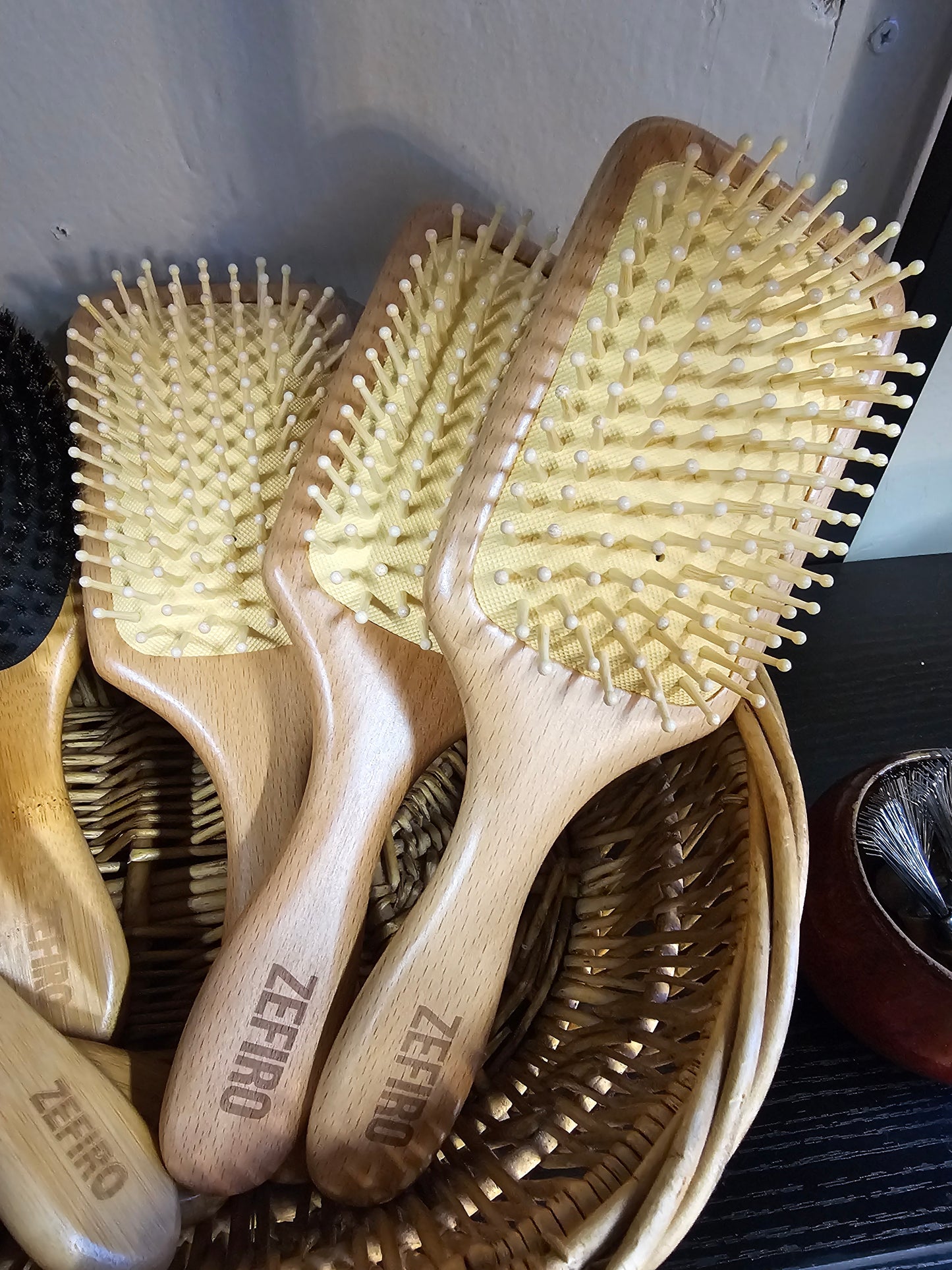 Zefiro bamboo paddle brush