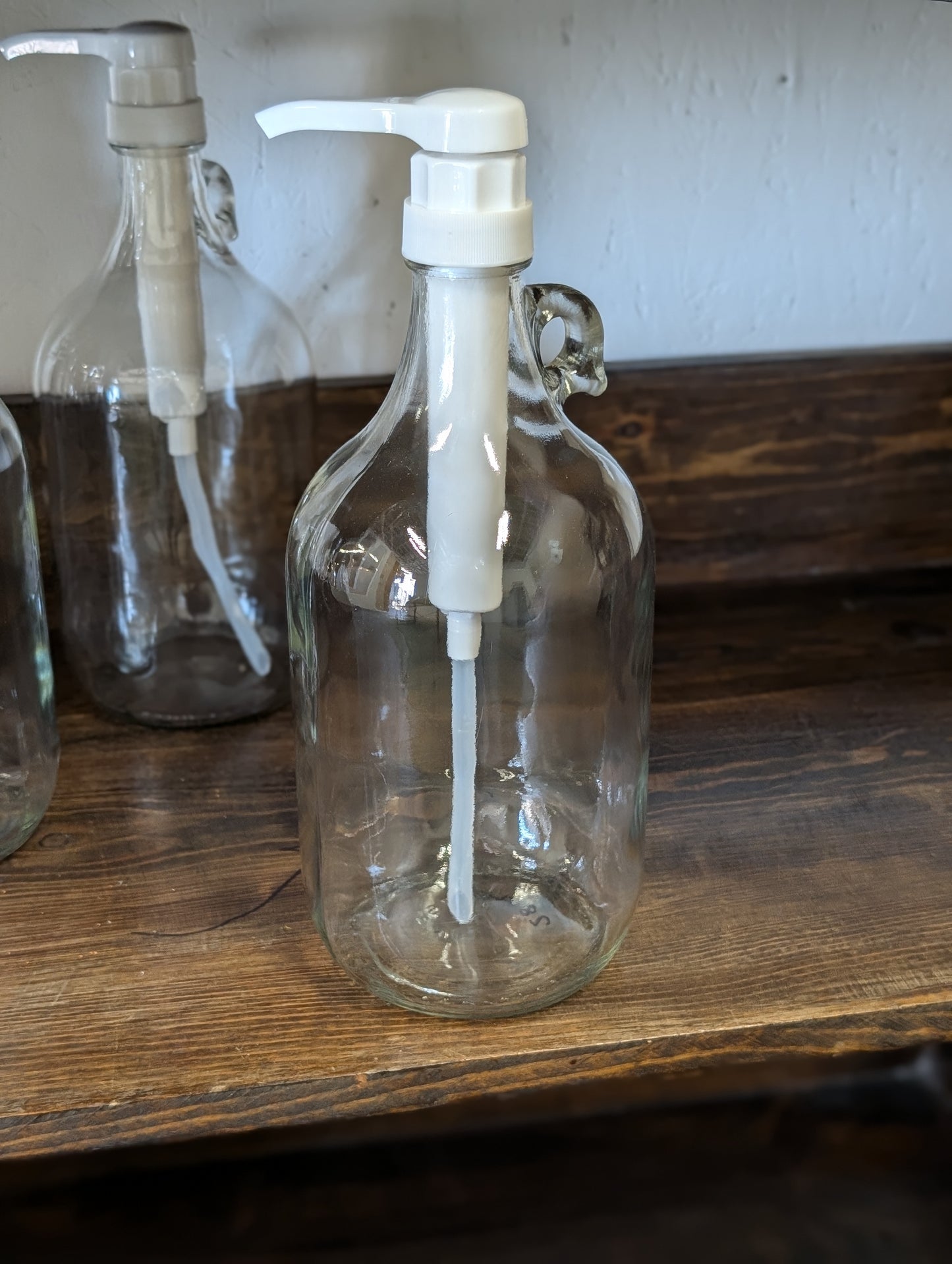 64 oz glass jar with 1oz dispensing pump