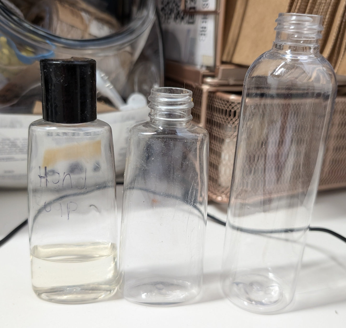 Sample bottle with lid